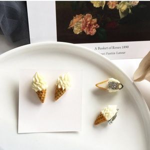 🌻2/$22 Ice Cream Cone Earrings